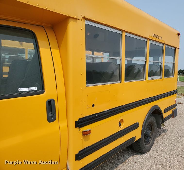 image for item JM9702 2001 Chevrolet Express 3500 Cargo  school bus