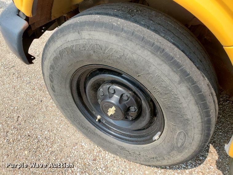 image for item JM9702 2001 Chevrolet Express 3500 Cargo  school bus