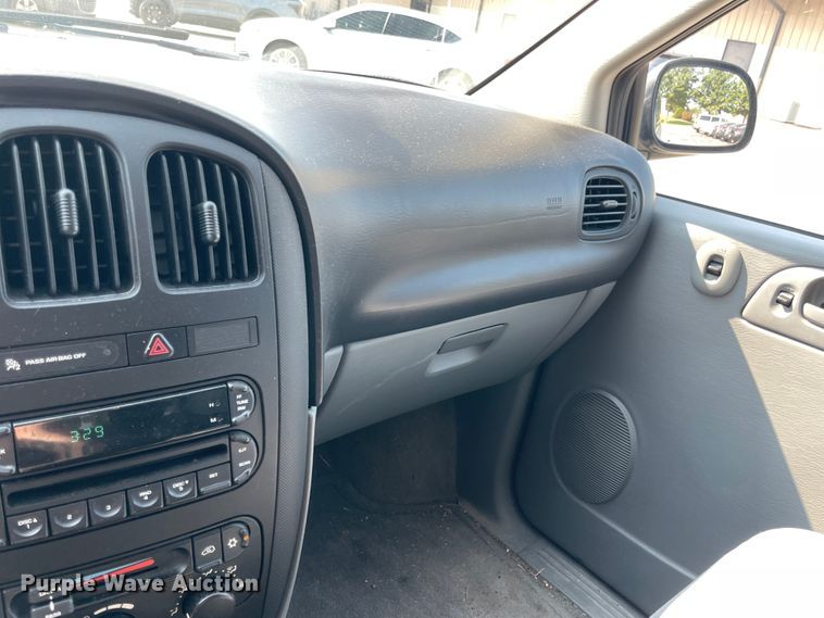 image for item JQ9595 2006 Dodge Grand Caravan  van