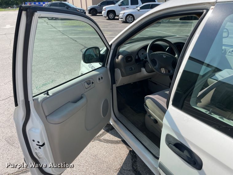 image for item JQ9596 2006 Dodge Caravan  van