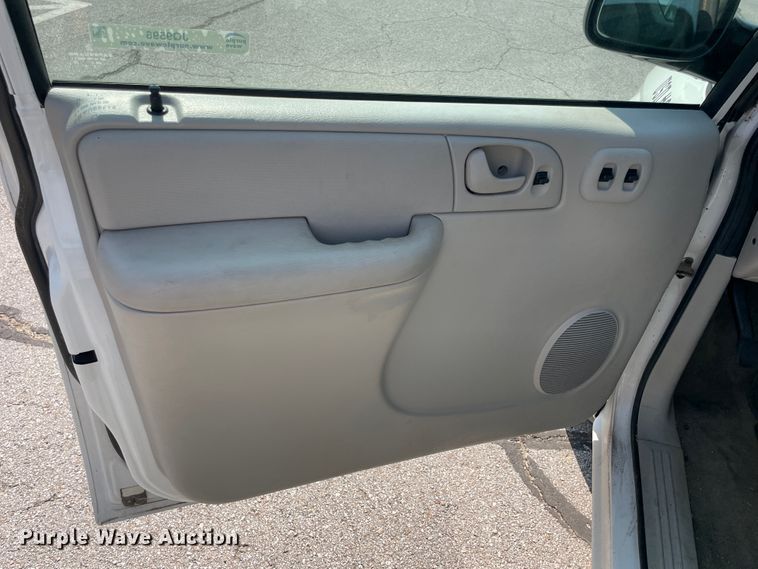 image for item JQ9596 2006 Dodge Caravan  van