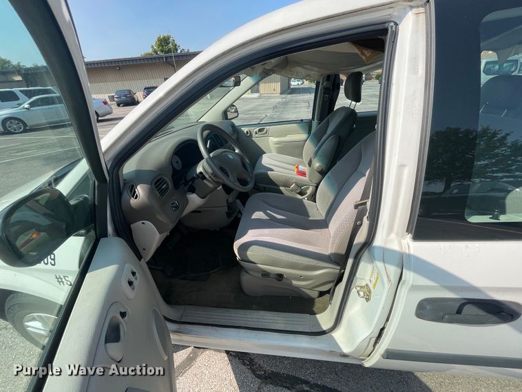 image for item JQ9596 2006 Dodge Caravan  van