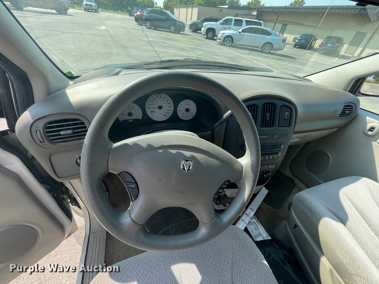 image for item JQ9596 2006 Dodge Caravan  van