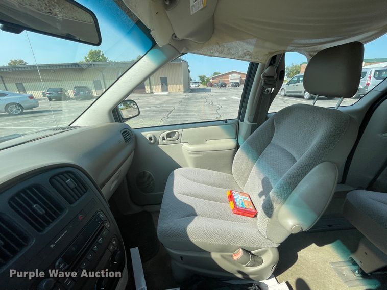 image for item JQ9596 2006 Dodge Caravan  van