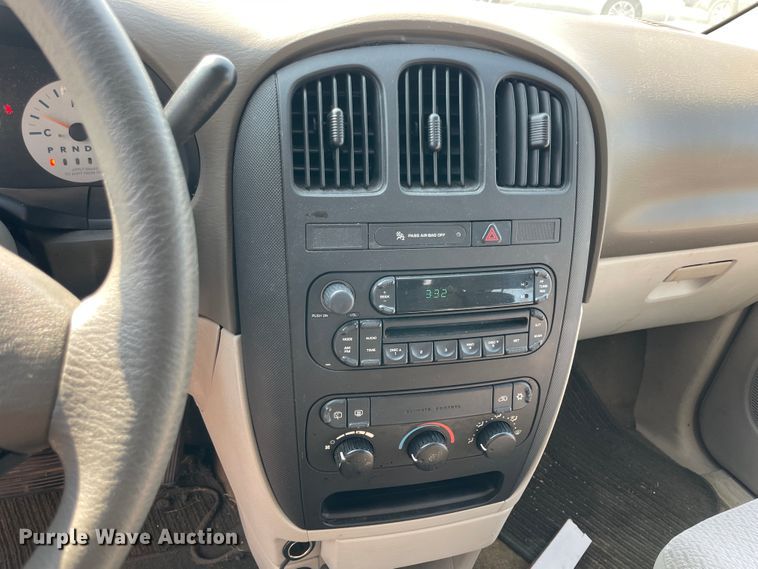 image for item JQ9596 2006 Dodge Caravan  van