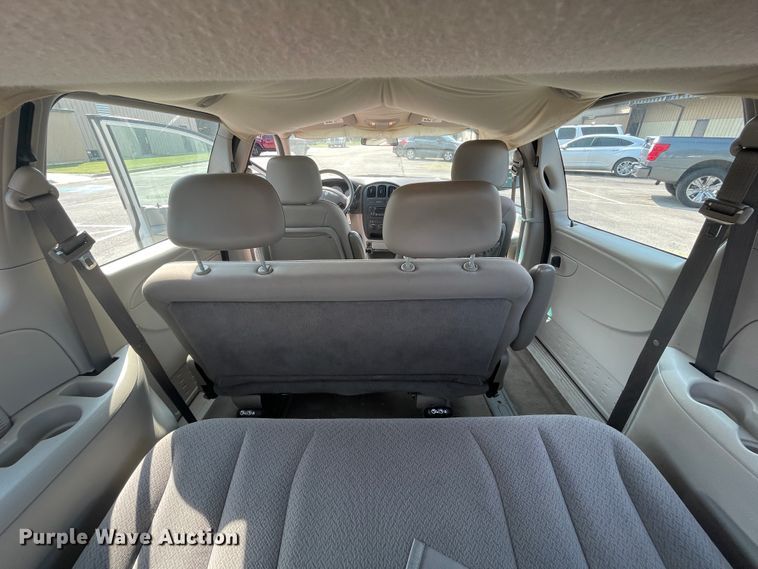 image for item JQ9596 2006 Dodge Caravan  van