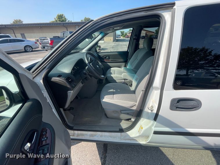 image for item JQ9598 2007 Chevrolet Uplander  van