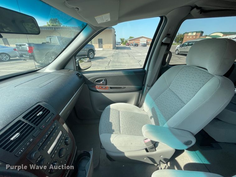image for item JQ9598 2007 Chevrolet Uplander  van