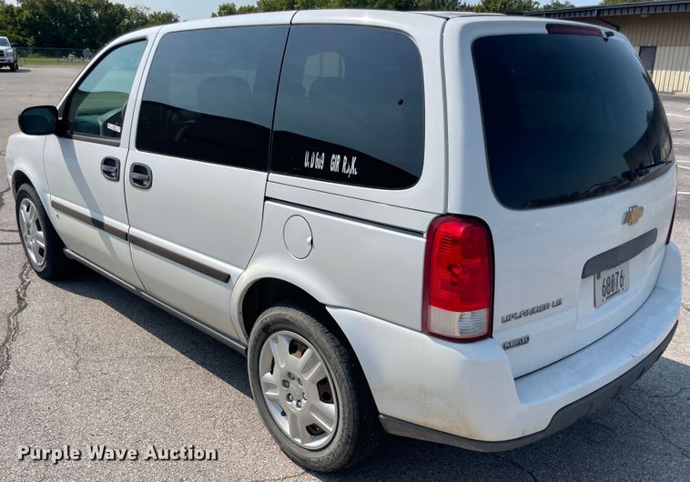 image for item JQ9601 2008 Chevrolet Uplander  van