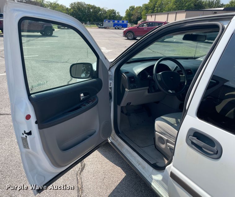 image for item JQ9601 2008 Chevrolet Uplander  van