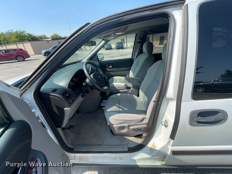 image for item JQ9601 2008 Chevrolet Uplander  van