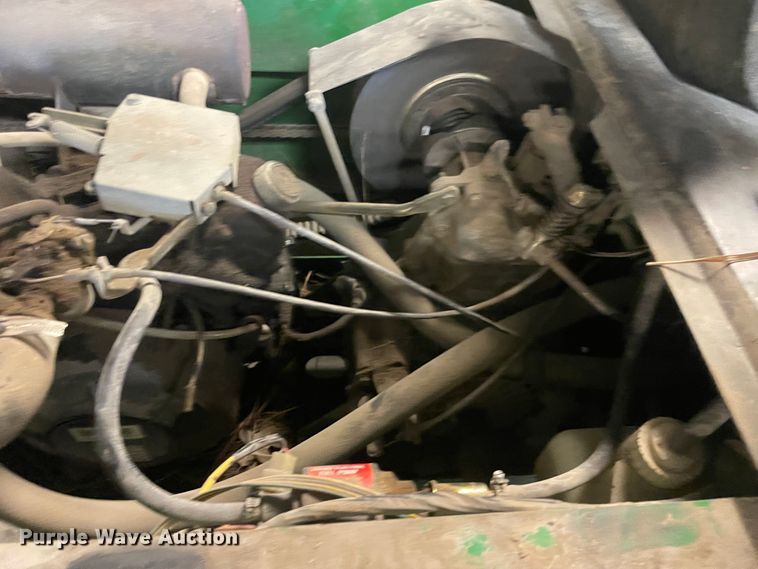 image for item JQ9602 1998 John Deere Gator  utility vehicle