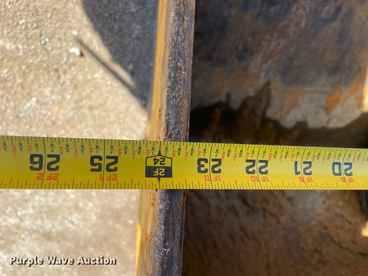 image for item JQ9620 2003 John Deere 310G  backhoe