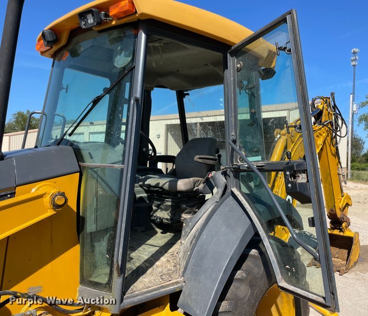 image for item JQ9620 2003 John Deere 310G  backhoe