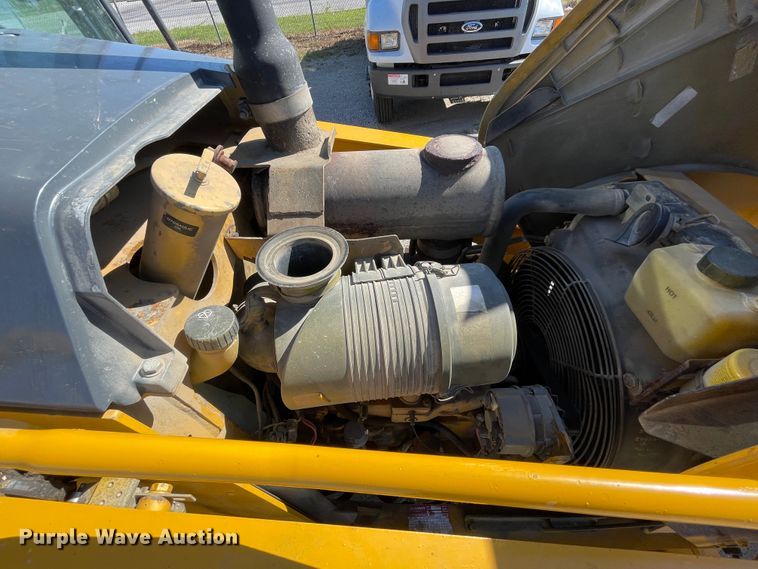 image for item JQ9620 2003 John Deere 310G  backhoe