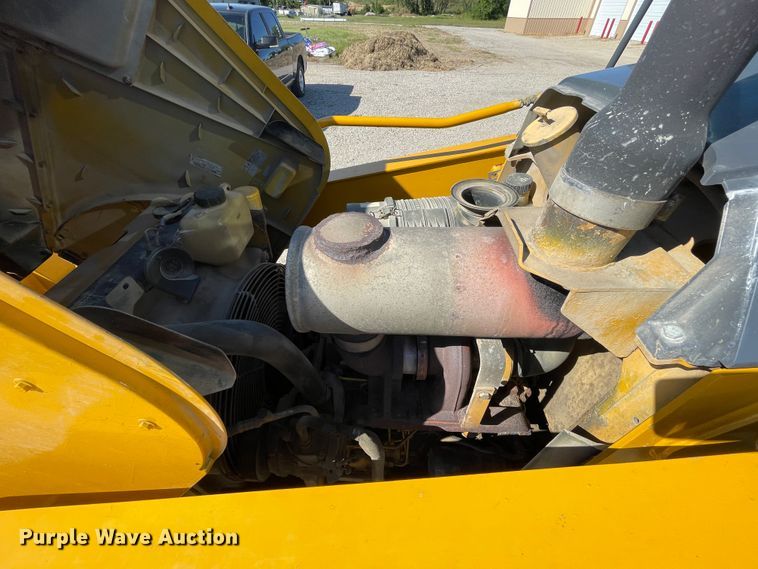 image for item JQ9620 2003 John Deere 310G  backhoe