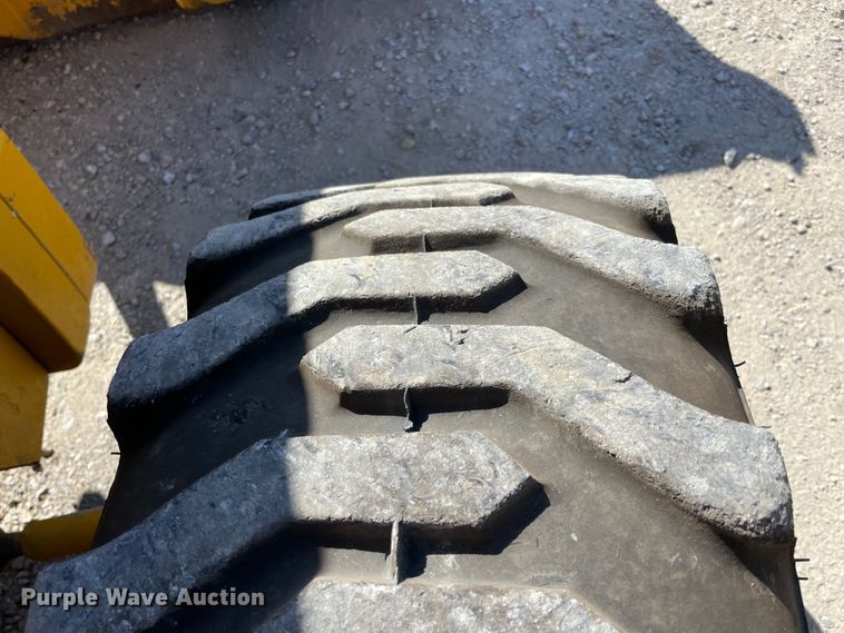 image for item JQ9620 2003 John Deere 310G  backhoe