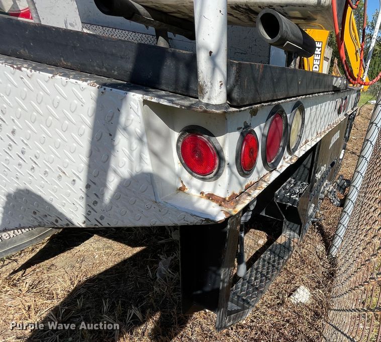 image for item JQ9621 2004 Ford F750  bucket truck