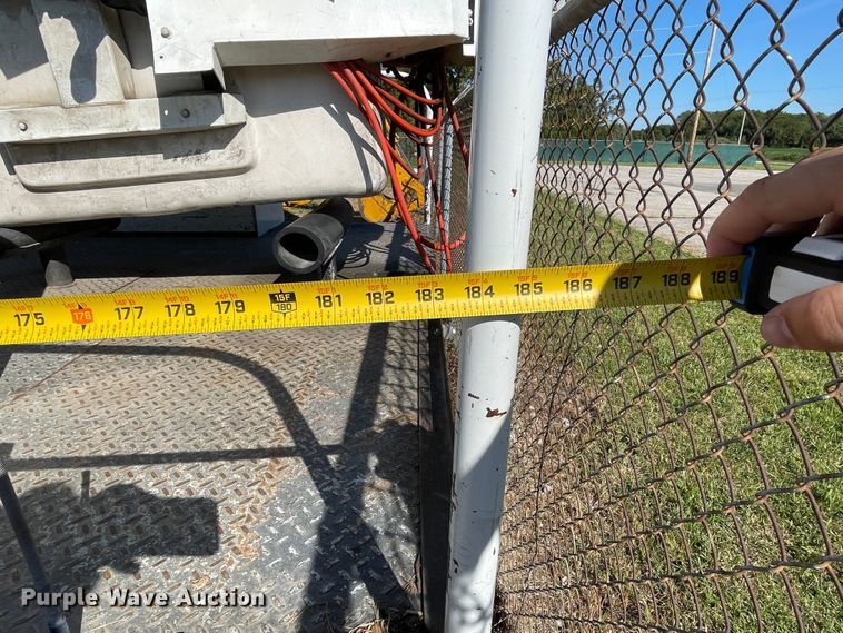 image for item JQ9621 2004 Ford F750  bucket truck