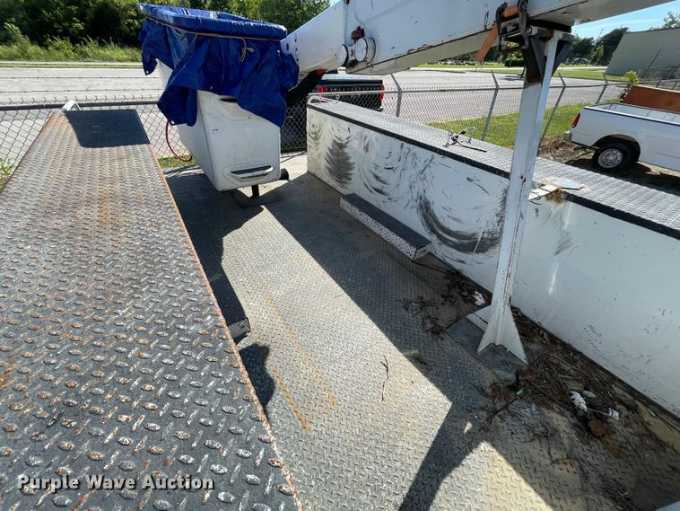 image for item JQ9621 2004 Ford F750  bucket truck