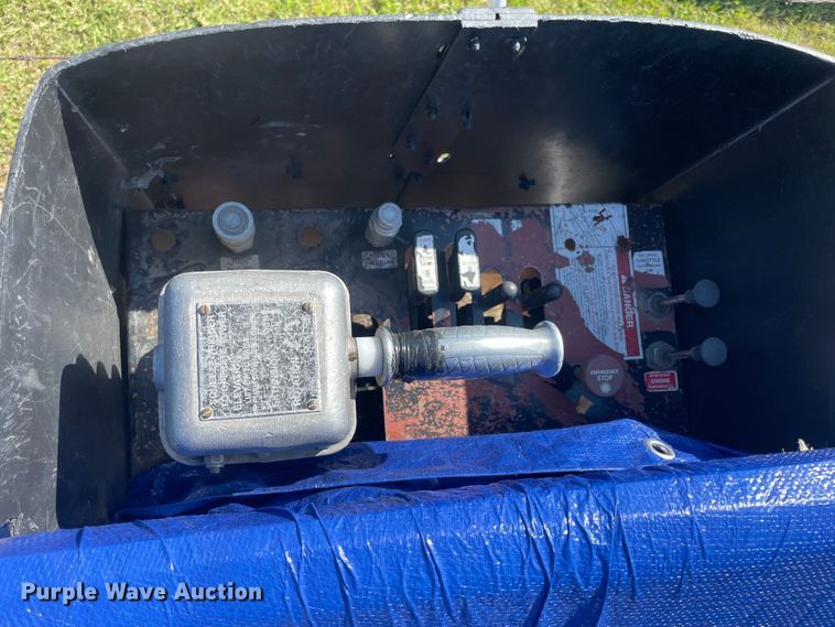 image for item JQ9621 2004 Ford F750  bucket truck