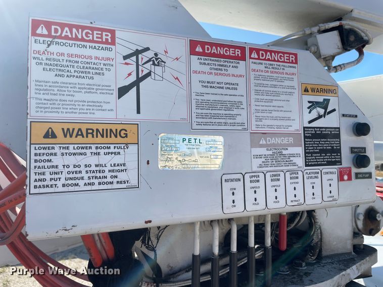 image for item JQ9621 2004 Ford F750  bucket truck