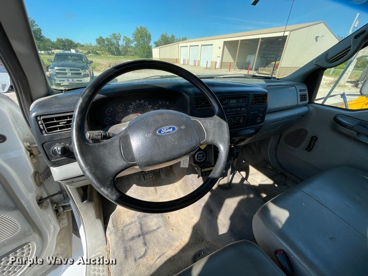 image for item JQ9621 2004 Ford F750  bucket truck