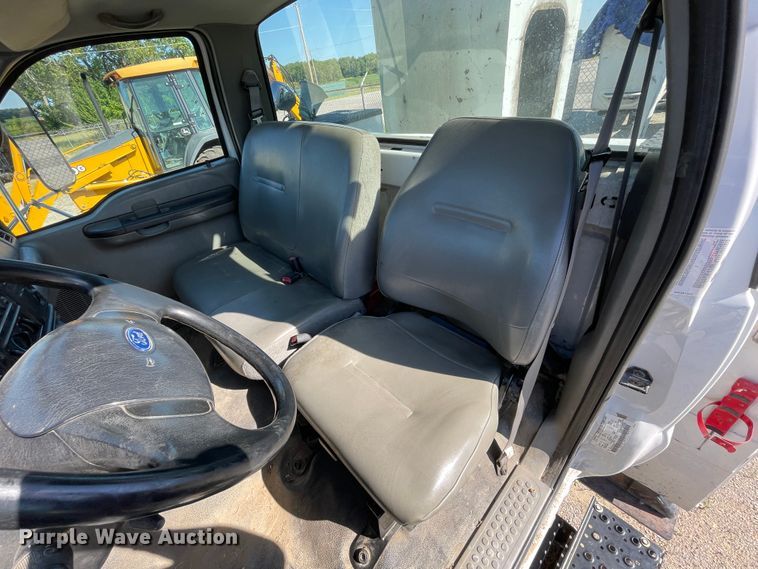 image for item JQ9621 2004 Ford F750  bucket truck