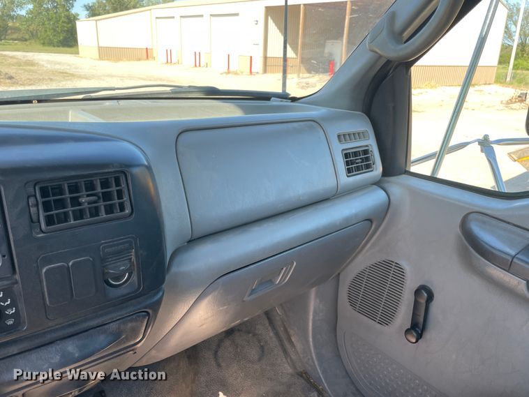 image for item JQ9621 2004 Ford F750  bucket truck