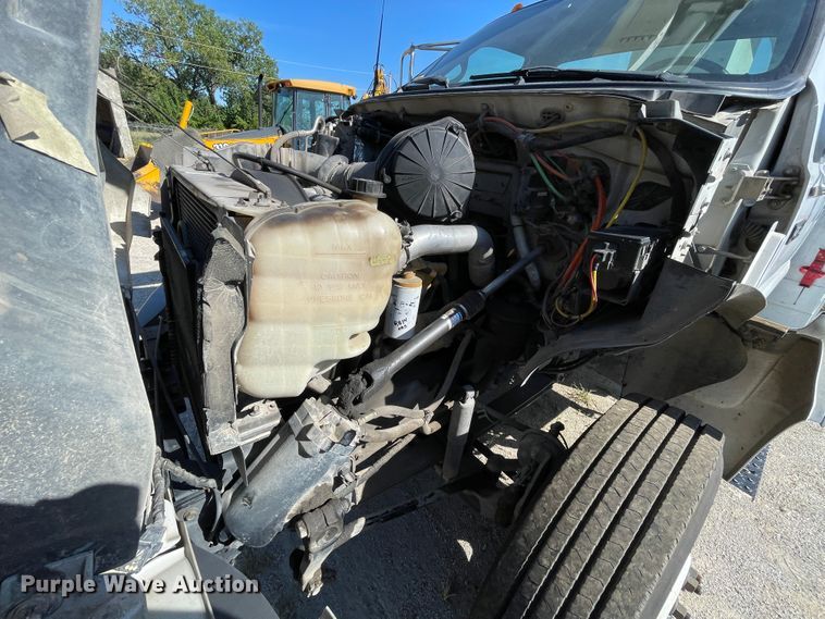 image for item JQ9621 2004 Ford F750  bucket truck