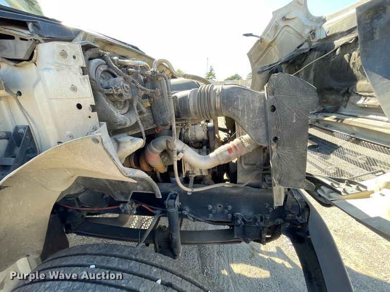 image for item JQ9621 2004 Ford F750  bucket truck