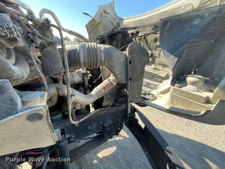 image for item JQ9621 2004 Ford F750  bucket truck