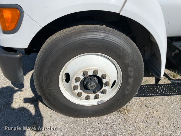 image for item JQ9621 2004 Ford F750  bucket truck