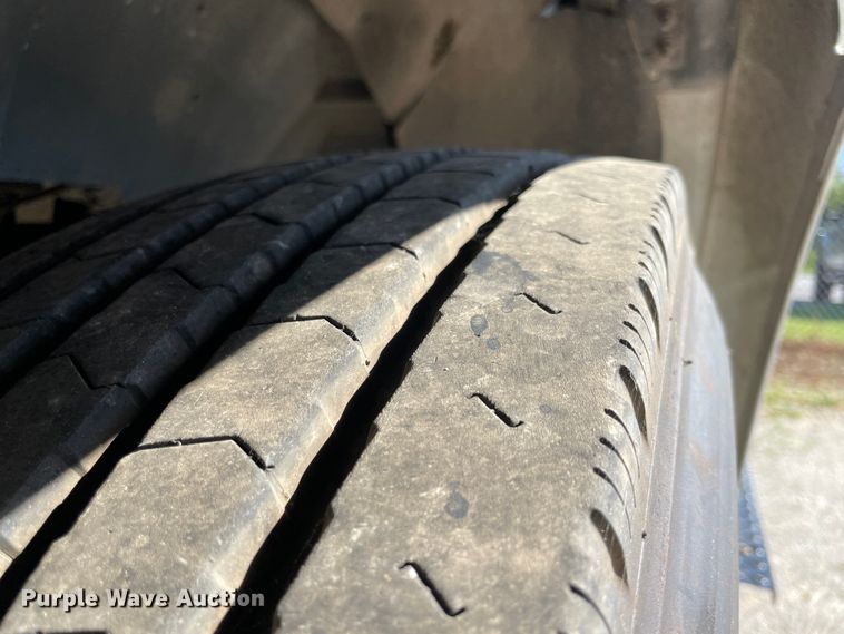 image for item JQ9621 2004 Ford F750  bucket truck