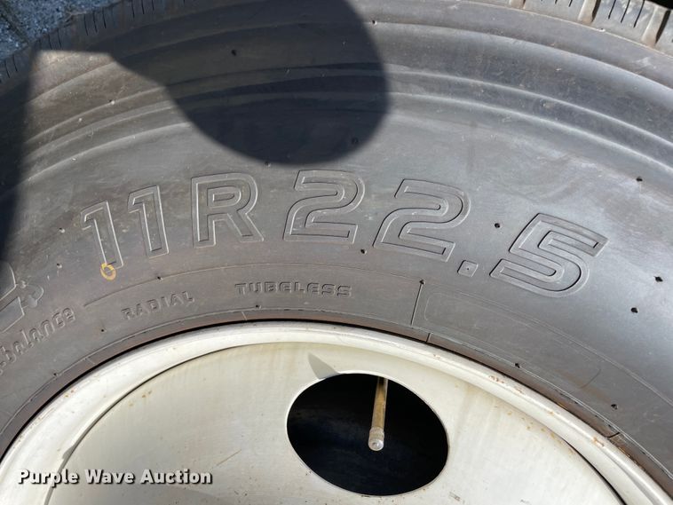 image for item JQ9621 2004 Ford F750  bucket truck