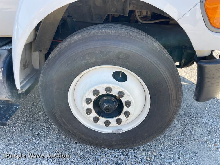 image for item JQ9621 2004 Ford F750  bucket truck