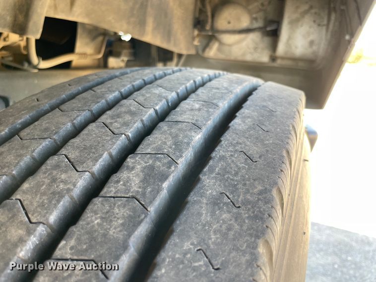 image for item JQ9621 2004 Ford F750  bucket truck