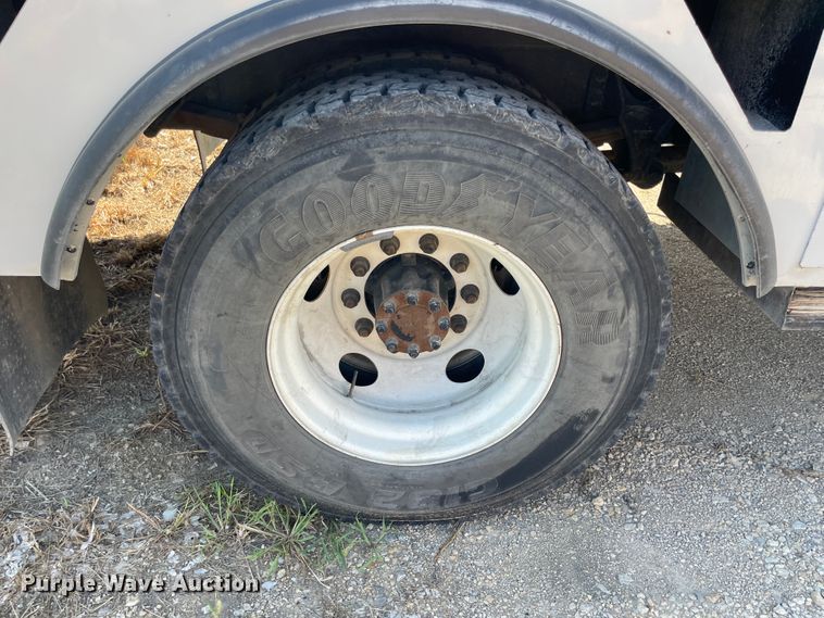 image for item JQ9621 2004 Ford F750  bucket truck