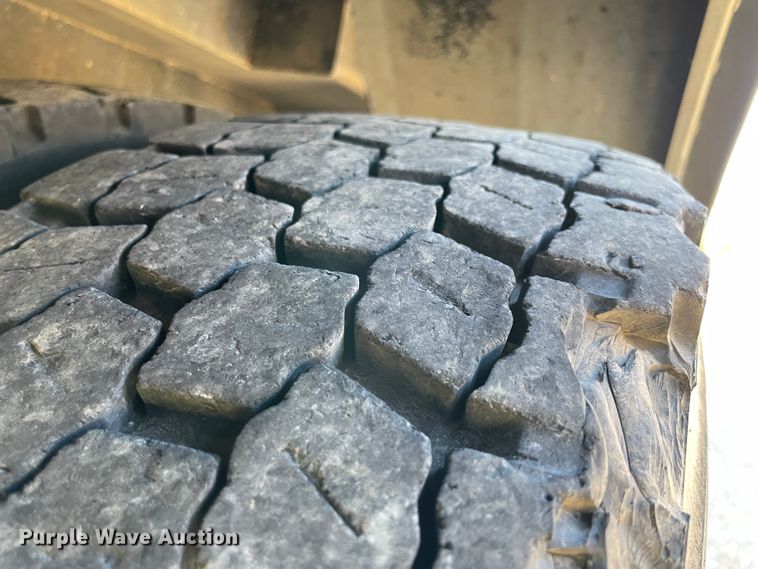 image for item JQ9621 2004 Ford F750  bucket truck