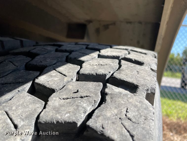 image for item JQ9621 2004 Ford F750  bucket truck