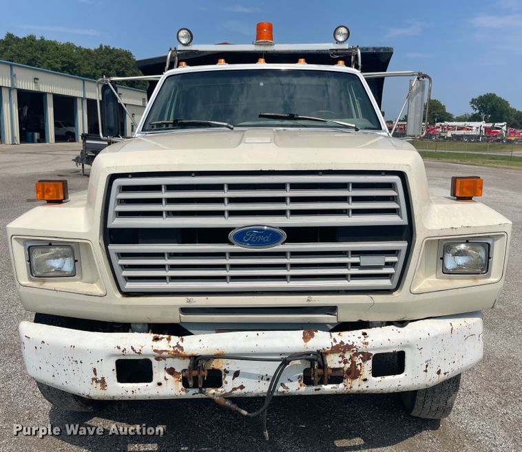 image for item JQ9681 1992 Ford F700  dump truck
