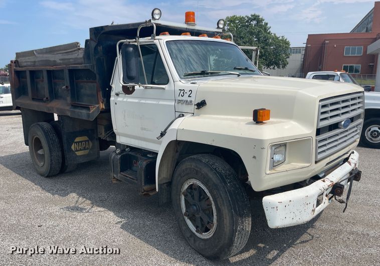 image for item JQ9681 1992 Ford F700  dump truck