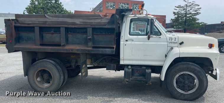 image for item JQ9681 1992 Ford F700  dump truck