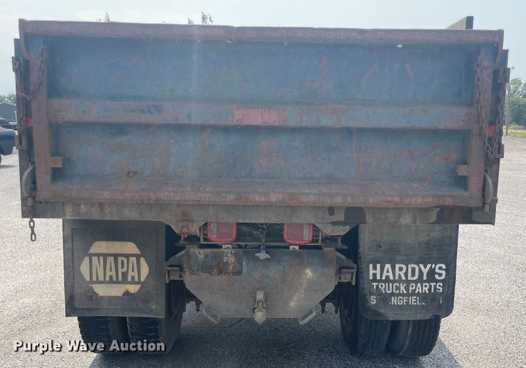 image for item JQ9681 1992 Ford F700  dump truck