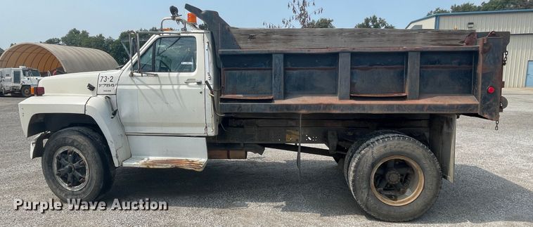 image for item JQ9681 1992 Ford F700  dump truck