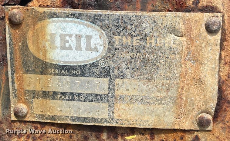 image for item JQ9681 1992 Ford F700  dump truck