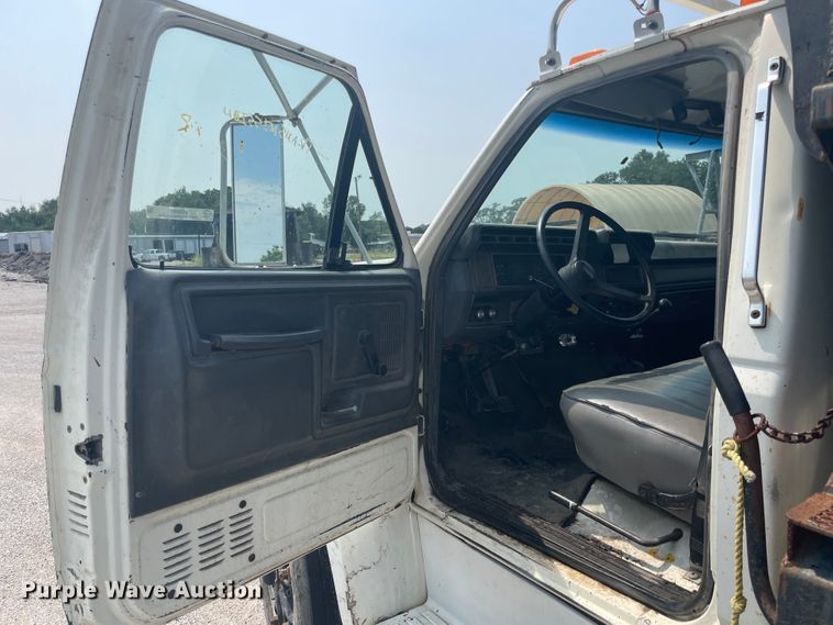 image for item JQ9681 1992 Ford F700  dump truck