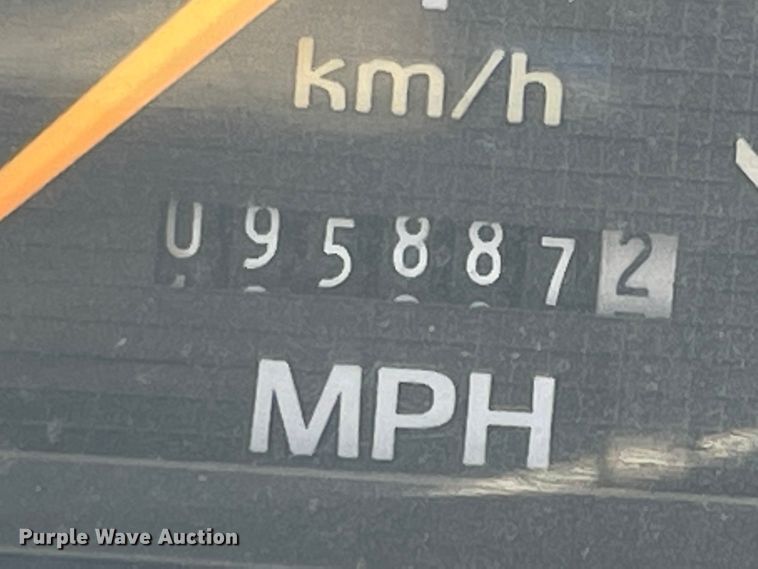 image for item JQ9681 1992 Ford F700  dump truck