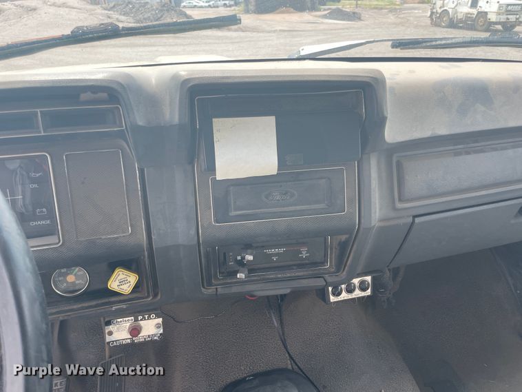 image for item JQ9681 1992 Ford F700  dump truck