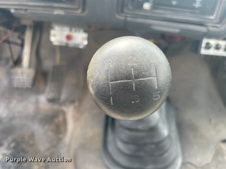 image for item JQ9681 1992 Ford F700  dump truck